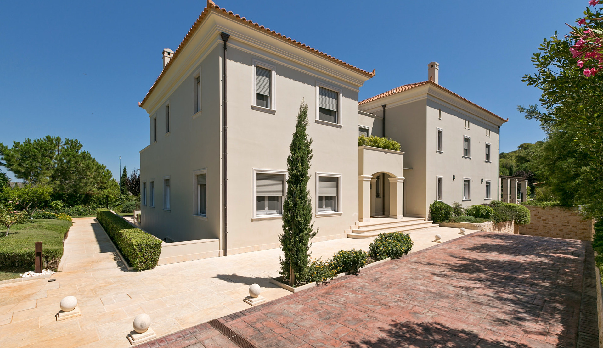 Private Houses Vari