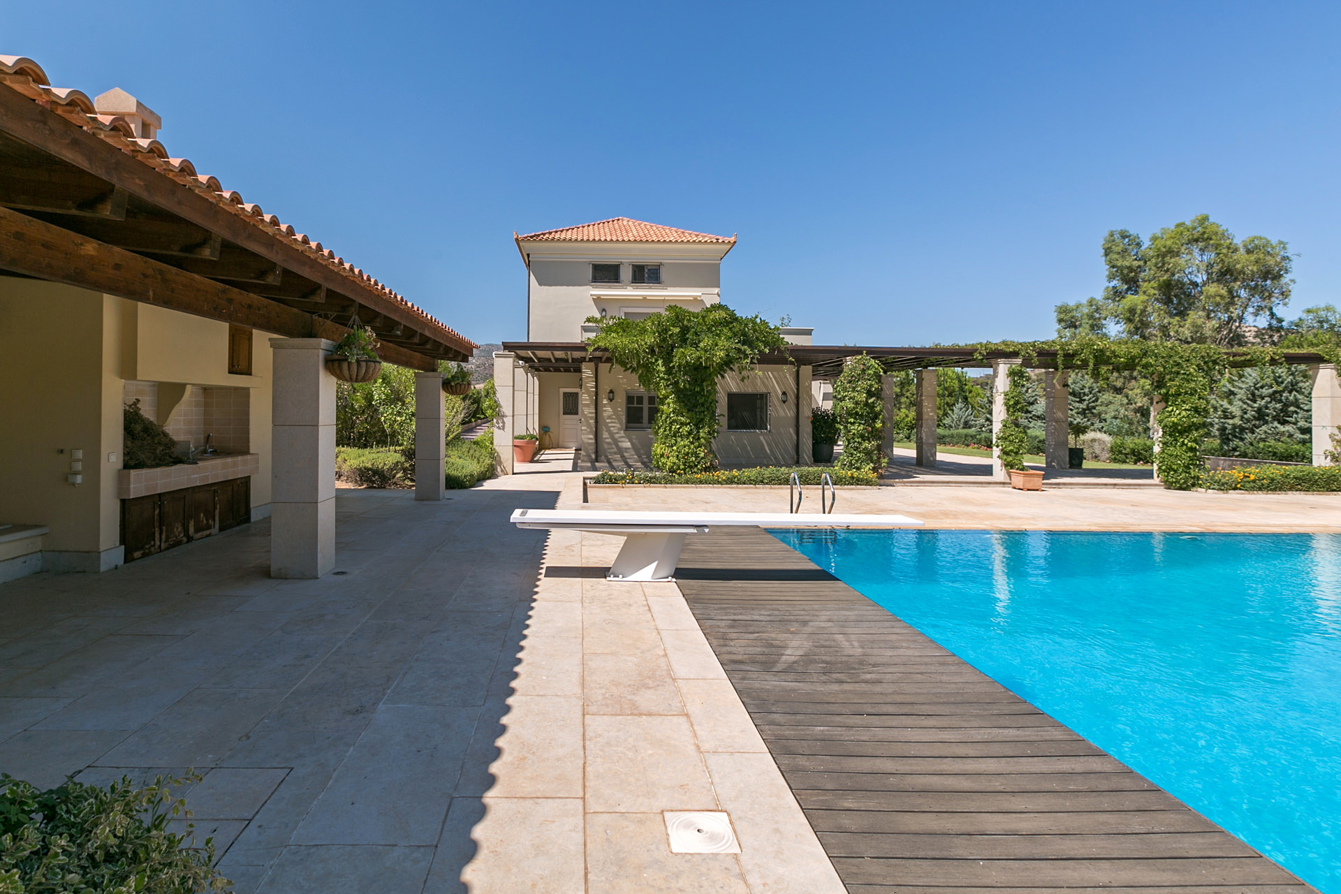 Private Houses Vari