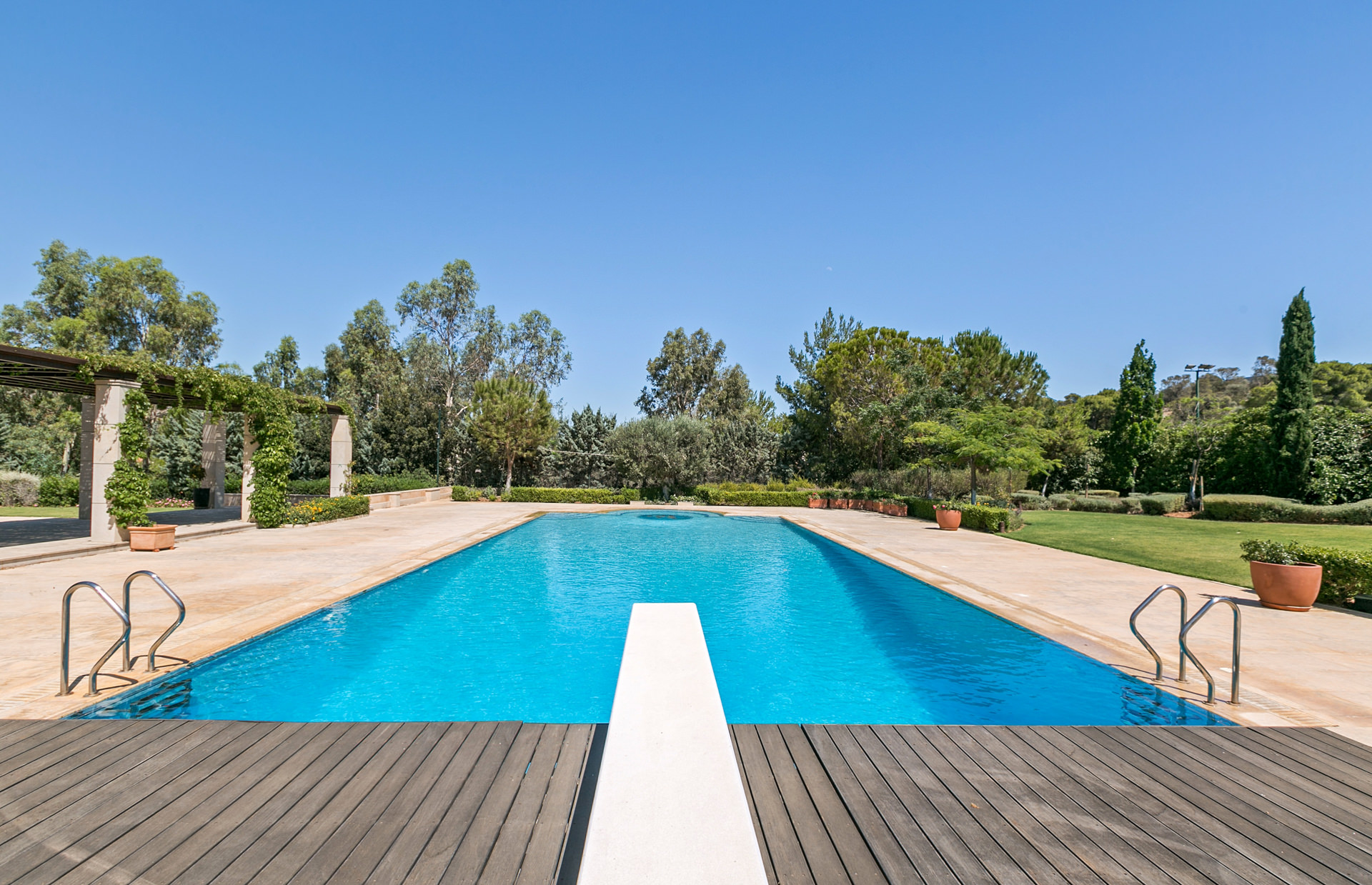Private Houses Vari