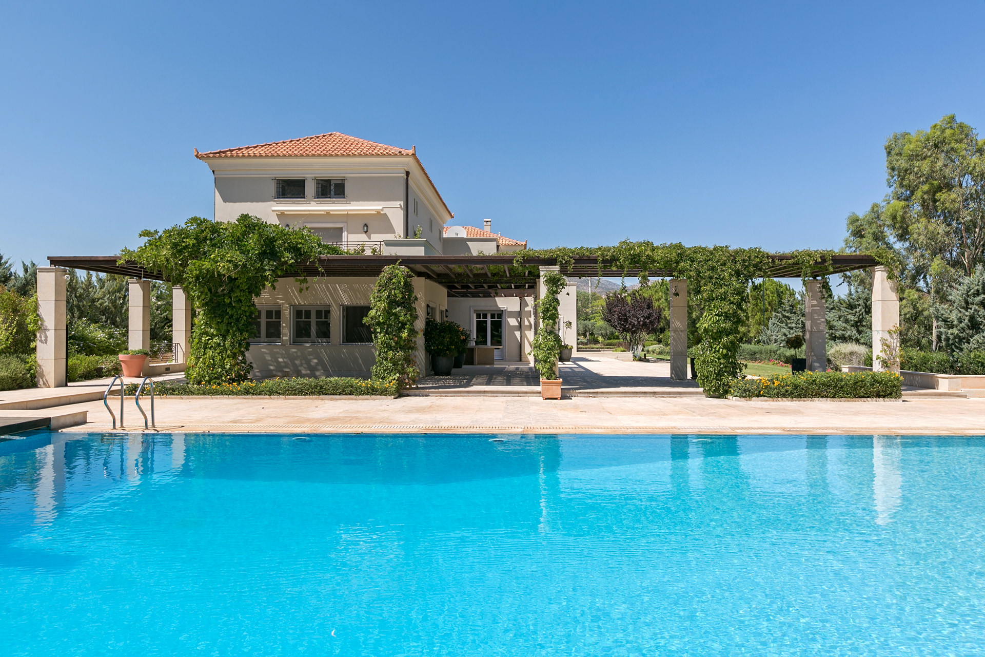 Private Houses Vari