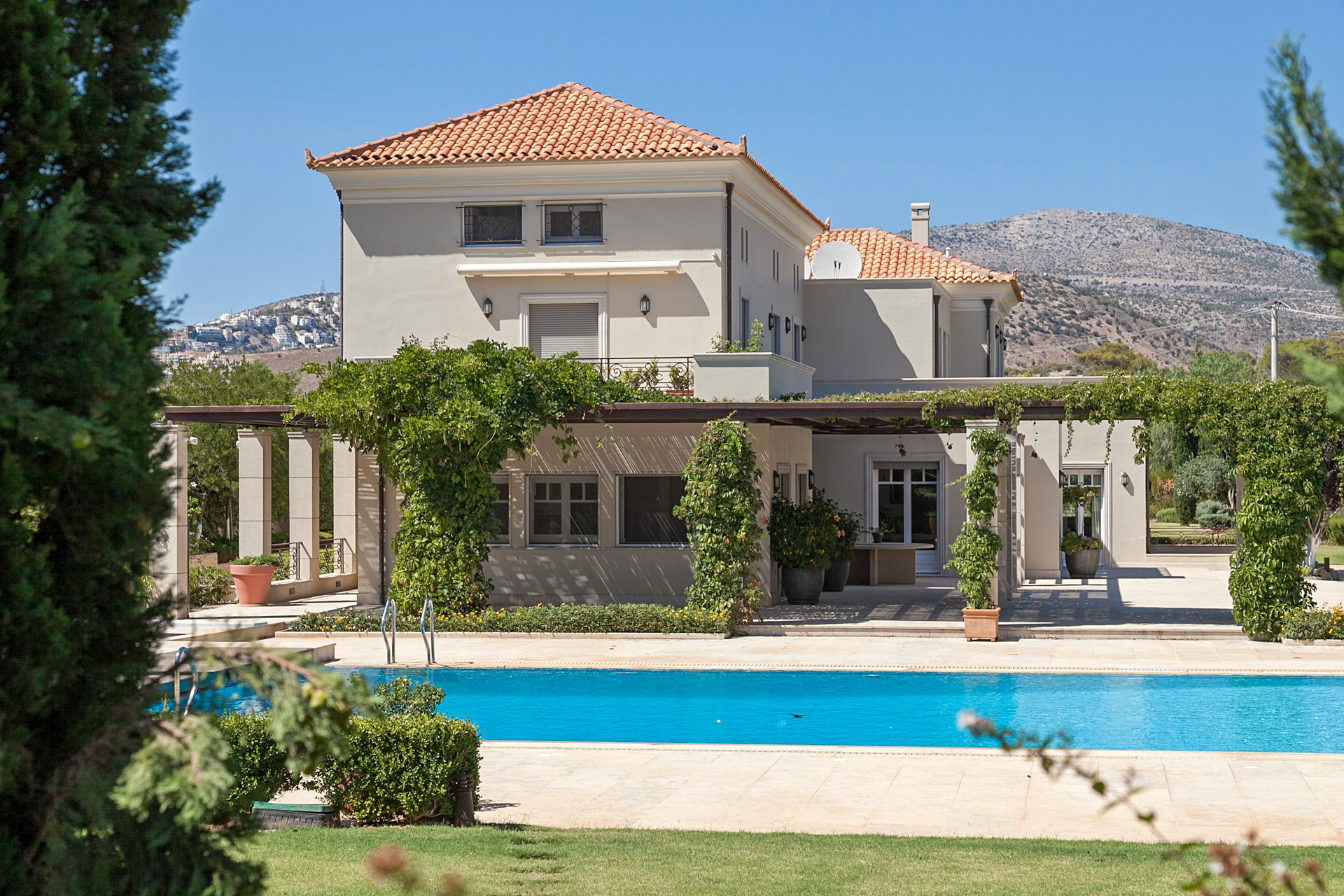 Private Houses Vari